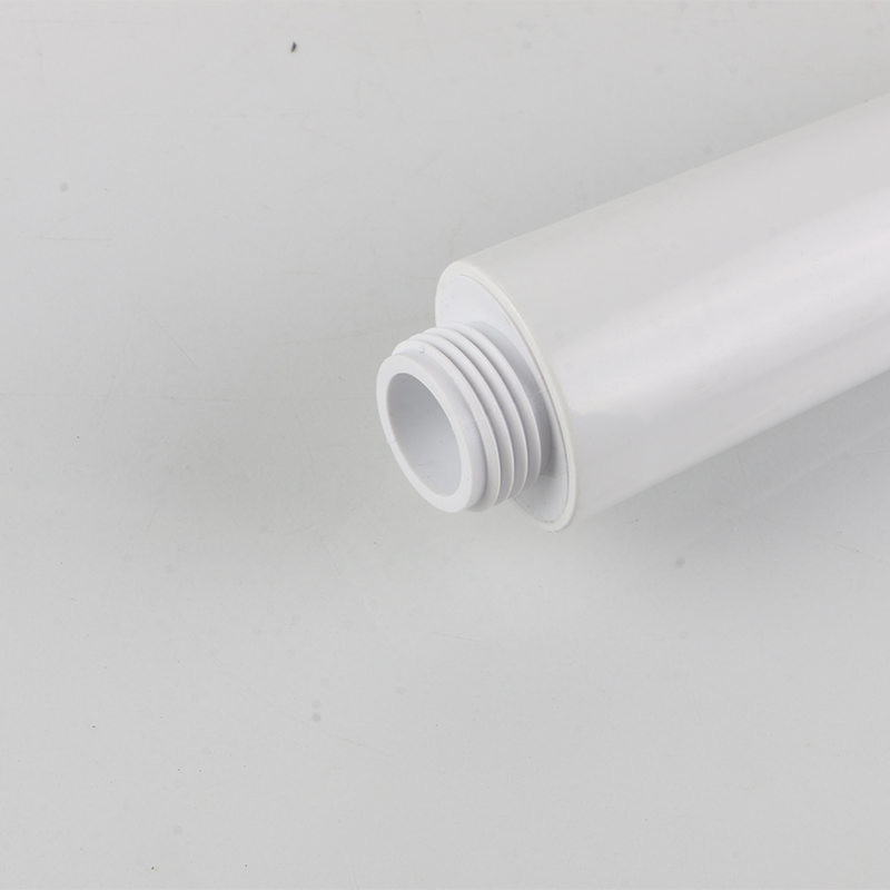 Cum să curățați adânc un cap de duș din plastic mucegăit în mod natural
